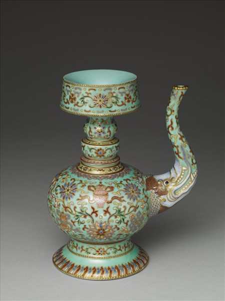 粉彩綠地八吉祥奔巴壺