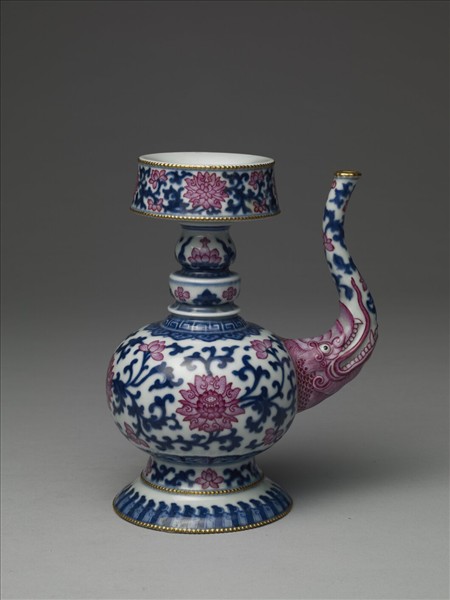 青花胭脂紅番蓮紋奔巴壺