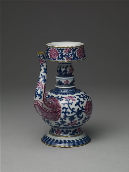 青花胭脂紅番蓮紋奔巴壺