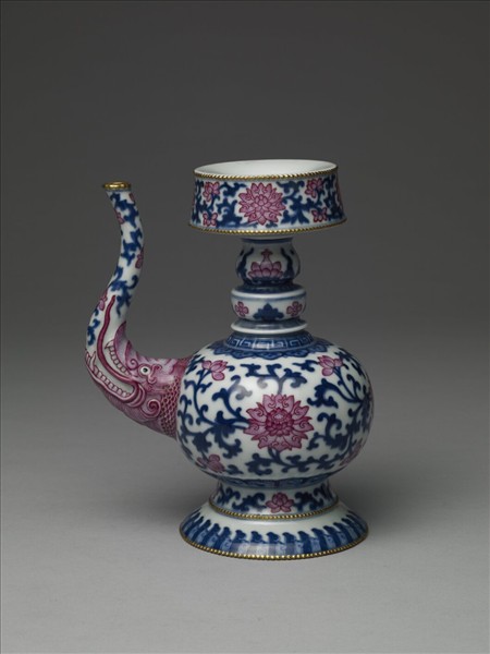 青花胭脂紅番蓮紋奔巴壺