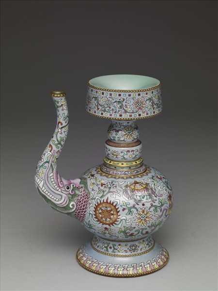 粉彩紫地八吉祥紋奔巴壺