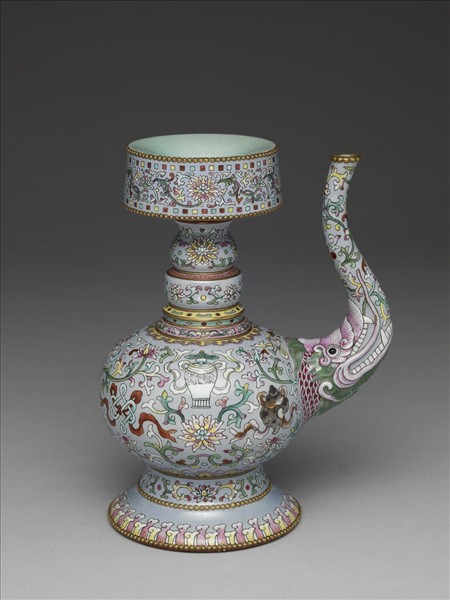 粉彩紫地八吉祥紋奔巴壺