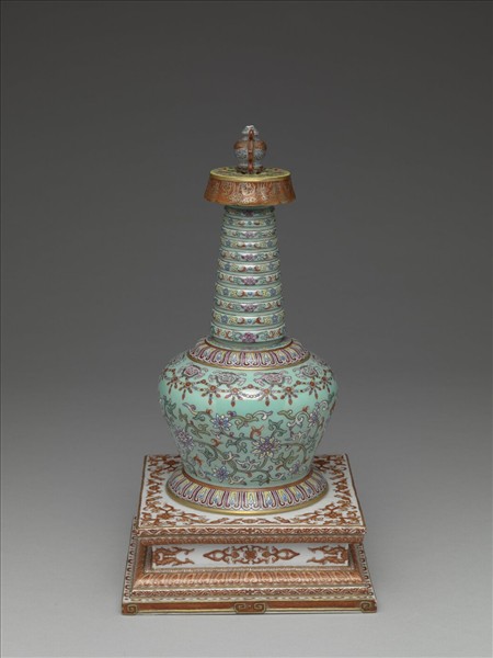 粉彩綠地獸面花卉紋塔形龕