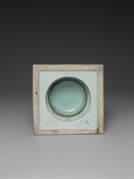 粉彩綠地獸面花卉紋塔形龕