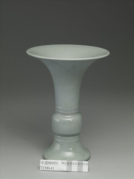 青瓷花觚