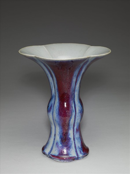 爐鈞釉海棠式花觚