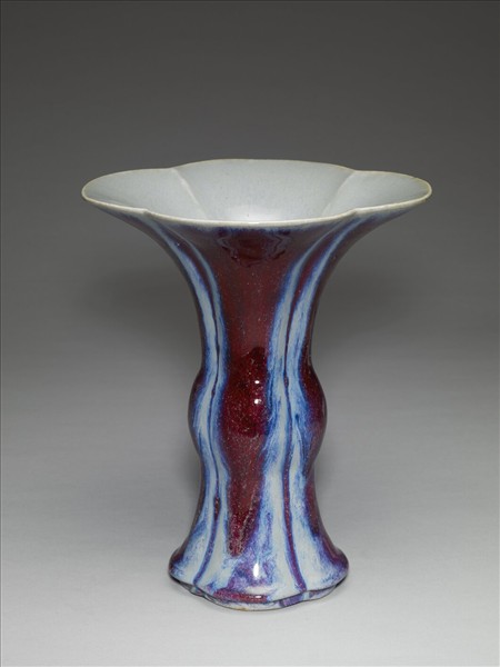 爐鈞釉海棠式花觚