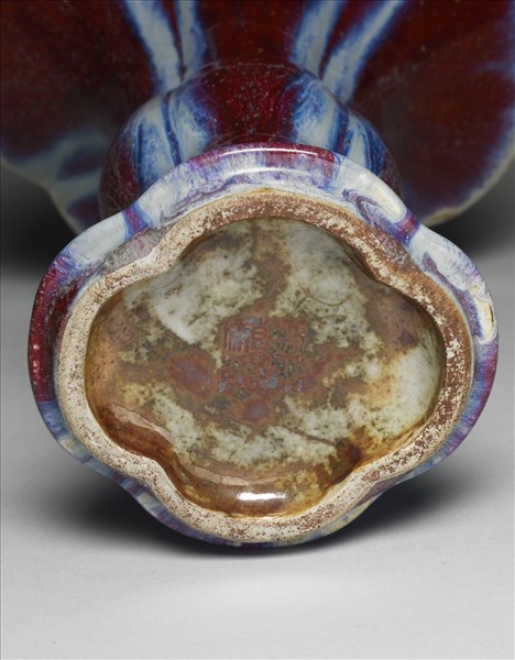 爐鈞釉海棠式花觚