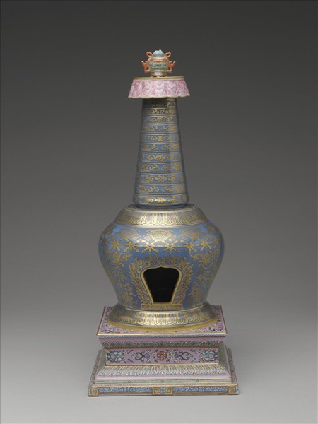 粉彩藍地金彩花卉紋塔