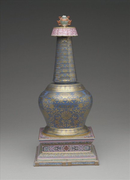 粉彩藍地金彩花卉紋塔