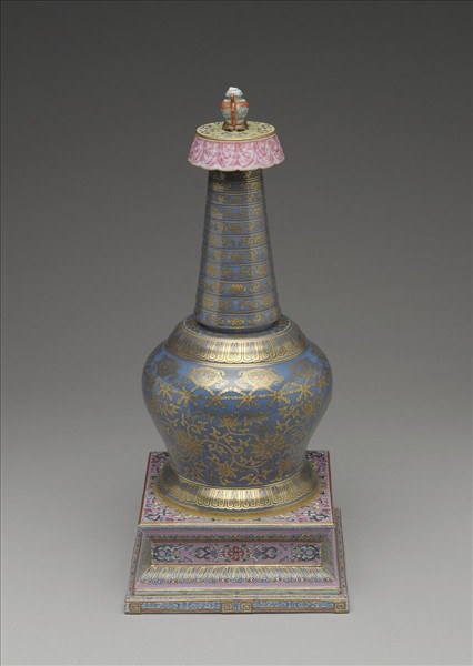 粉彩藍地金彩花卉紋塔