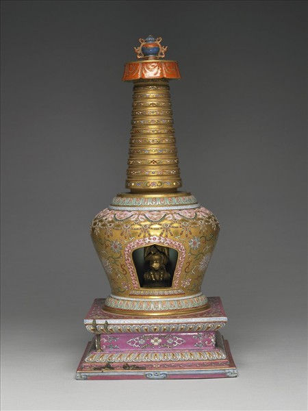 粉彩金地花卉紋塔