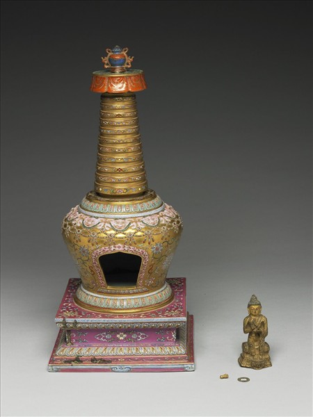 粉彩金地花卉紋塔