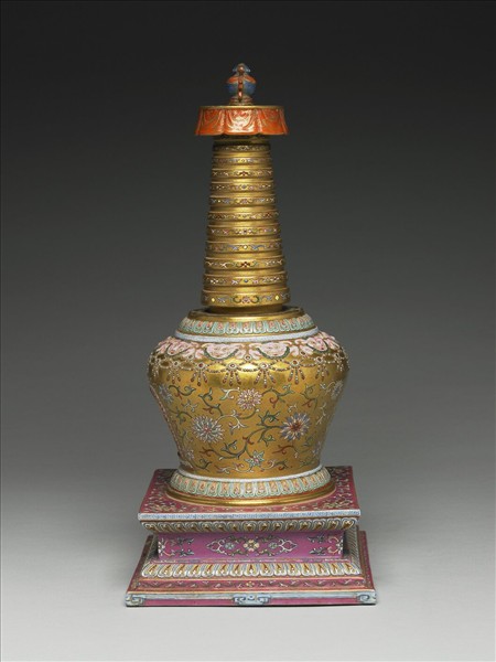 粉彩金地花卉紋塔