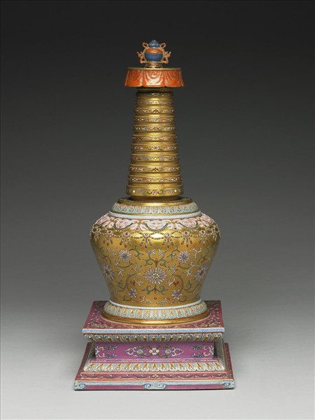 粉彩金地花卉紋塔