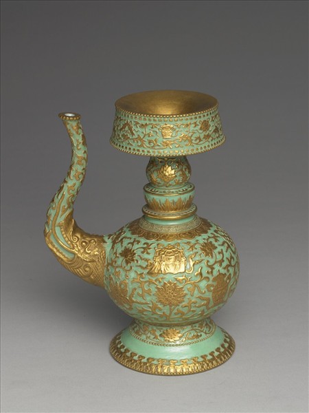 粉彩綠地描金印花八吉祥奔巴壺