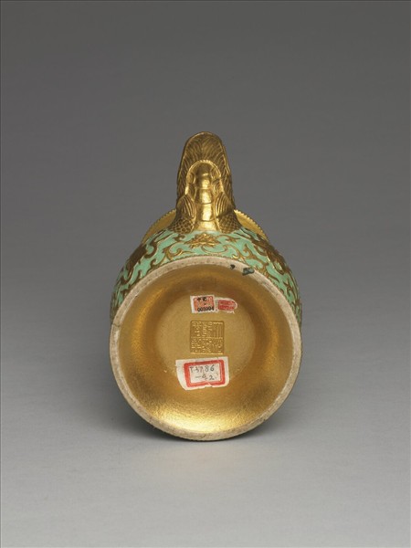 粉彩綠地描金印花八吉祥奔巴壺