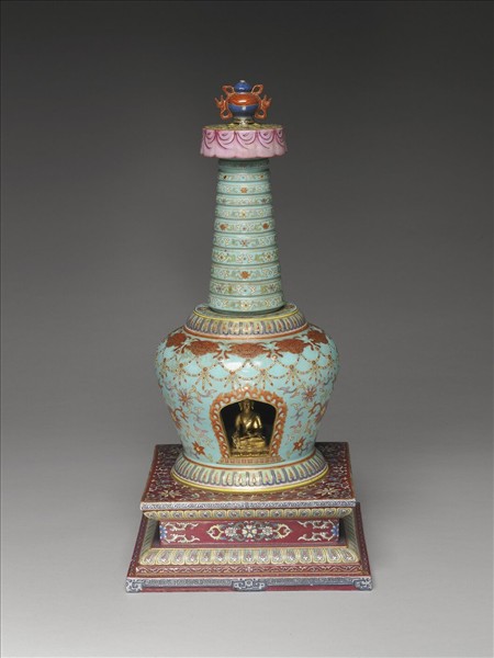 粉彩綠地花卉紋塔形龕