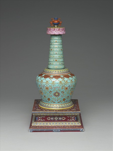 粉彩綠地花卉紋塔形龕