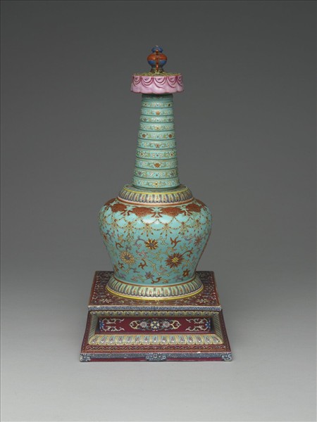 粉彩綠地花卉紋塔形龕