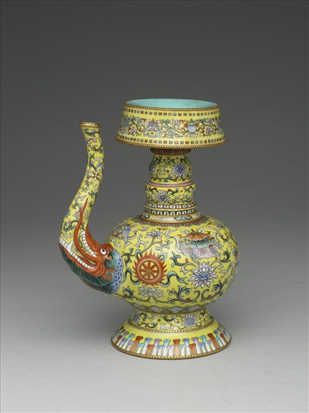 粉彩黃地八吉祥紋奔巴壺