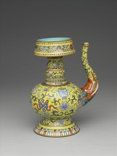 粉彩黃地八吉祥紋奔巴壺