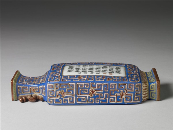 粉彩藍地錦上添花詩意轎瓶