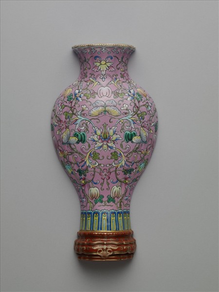 粉彩粉紅地錦上添花轎瓶