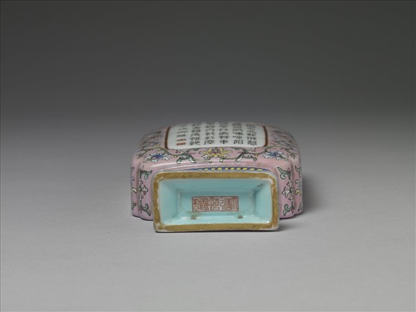 粉彩粉紅地錦上添花詩意轎瓶