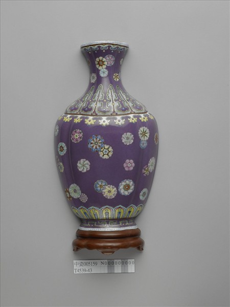 粉彩團花紋轎瓶