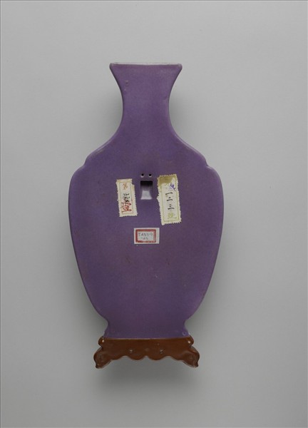 粉彩團花紋轎瓶