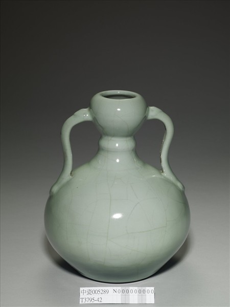 青瓷雙耳瓶