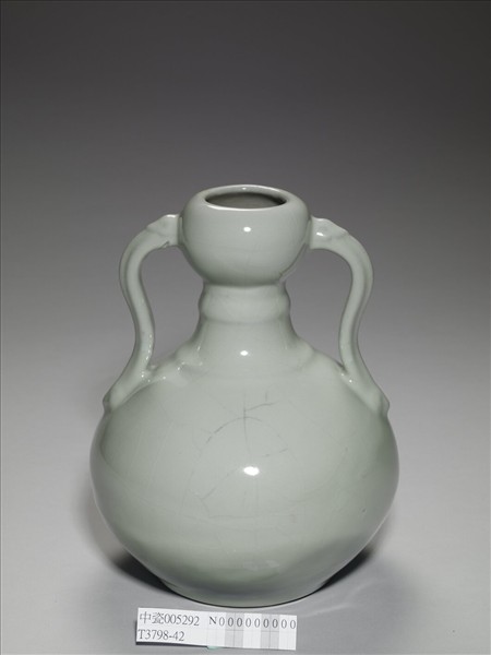 青瓷雙耳瓶