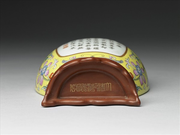 粉彩黃地錦上添花詩意轎瓶