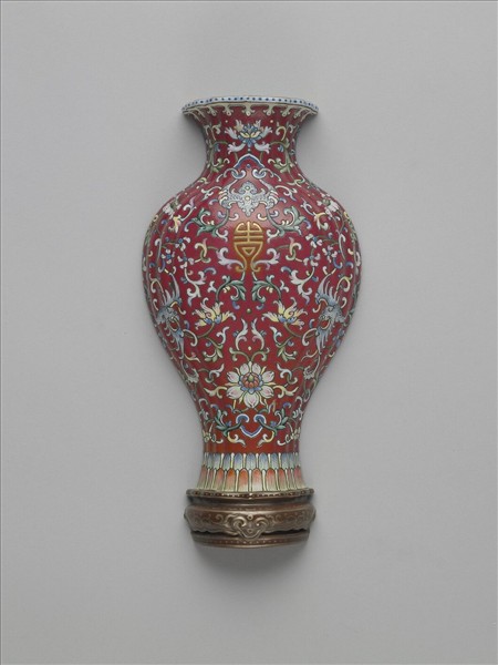 粉彩紅地錦上添花轎瓶
