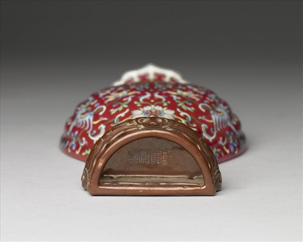 粉彩紅地錦上添花轎瓶