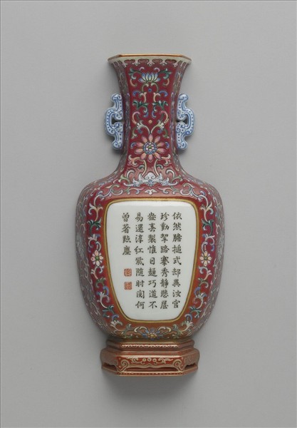 粉彩紅地錦上添花詩意轎瓶