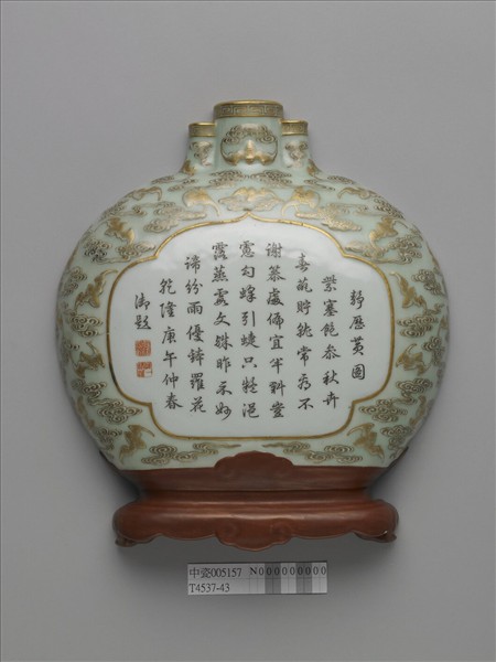 洋彩綠地雲蝠紋轎瓶