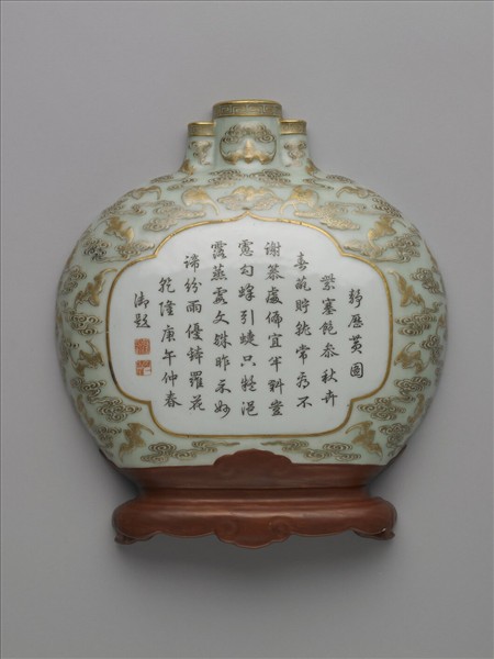 洋彩綠地雲蝠紋轎瓶