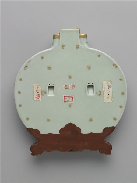 洋彩綠地雲蝠紋轎瓶