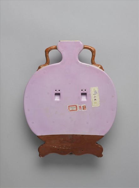 洋彩粉紅地番蓮紋轎瓶