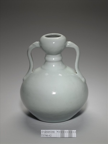青瓷雙耳瓶