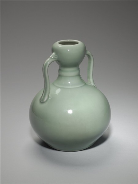 青瓷雙耳瓶