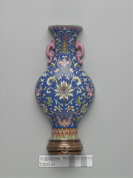 琺瑯彩藍地番蓮紋轎瓶