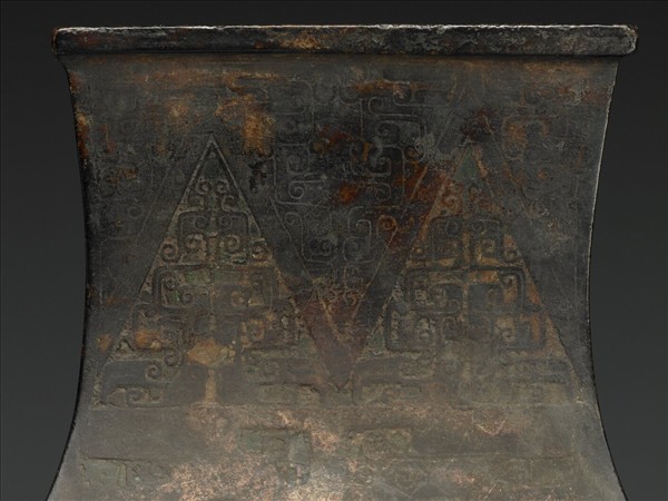 嵌松綠石三角雲紋鈁