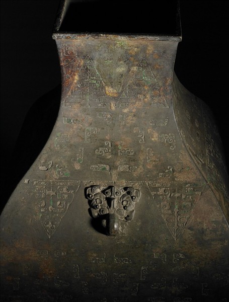 嵌松綠石三角雲紋鈁