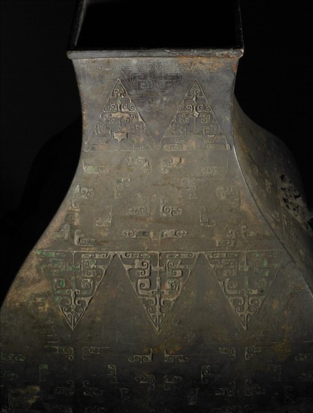 嵌松綠石三角雲紋鈁