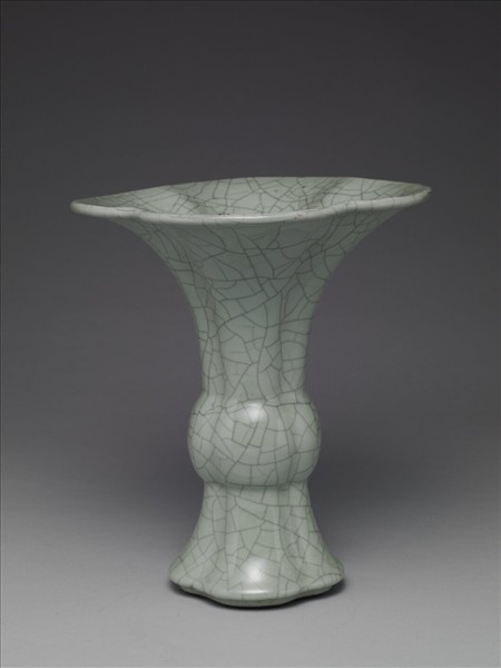 青瓷海棠式花觚