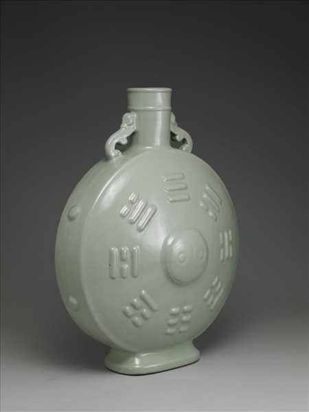 青瓷八卦紋扁壺