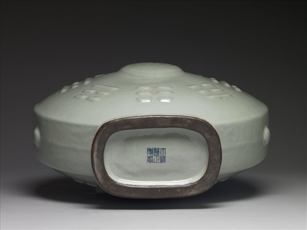 青瓷八卦紋扁壺